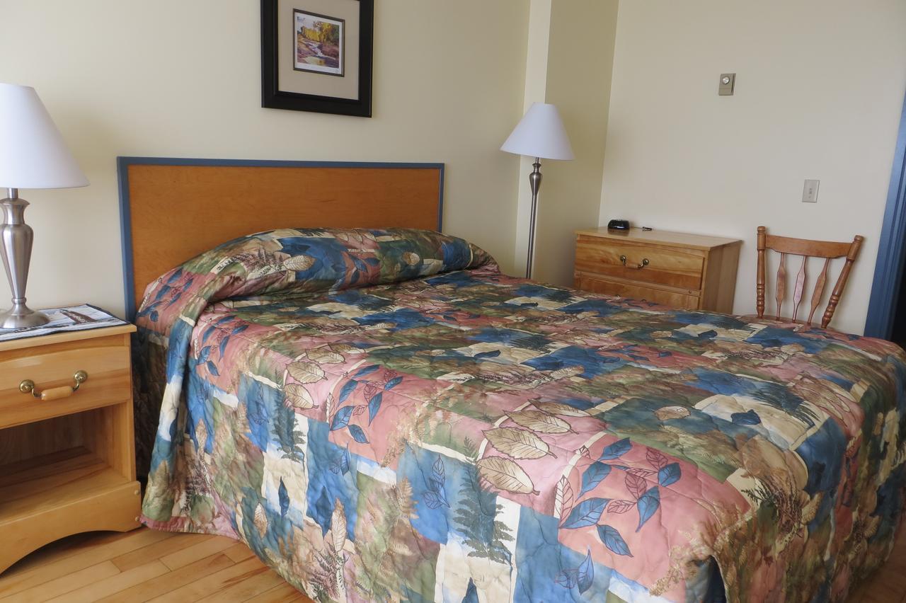 Parkland Village Inn 阿尔马 外观 照片